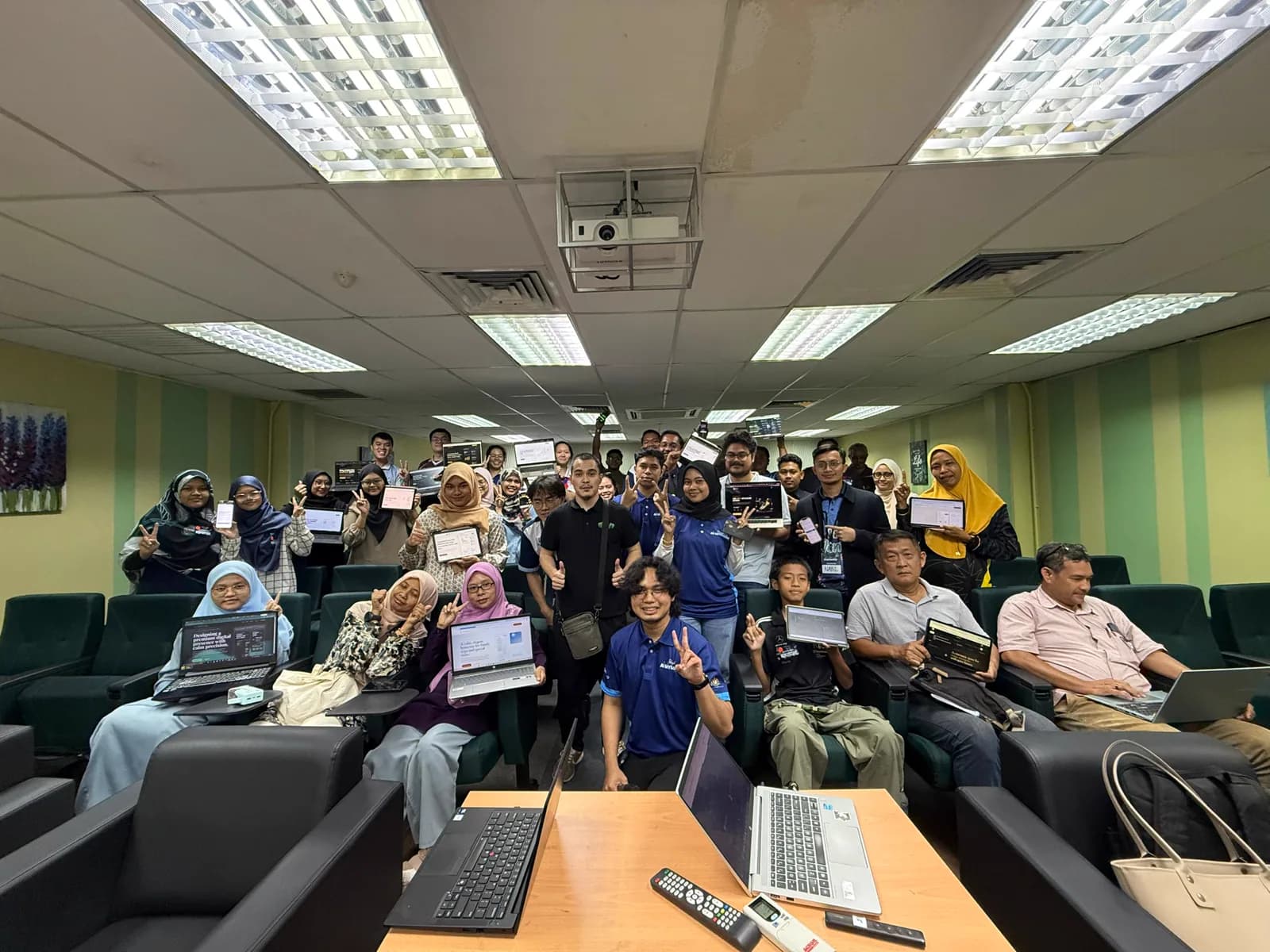 Wide classroom view during a Vibe 101 workshop session.